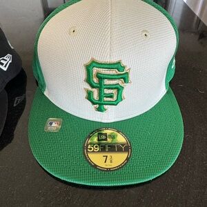 New Era brand new lot. 4 hats. 2 fitted, 2 snapback SF Giants